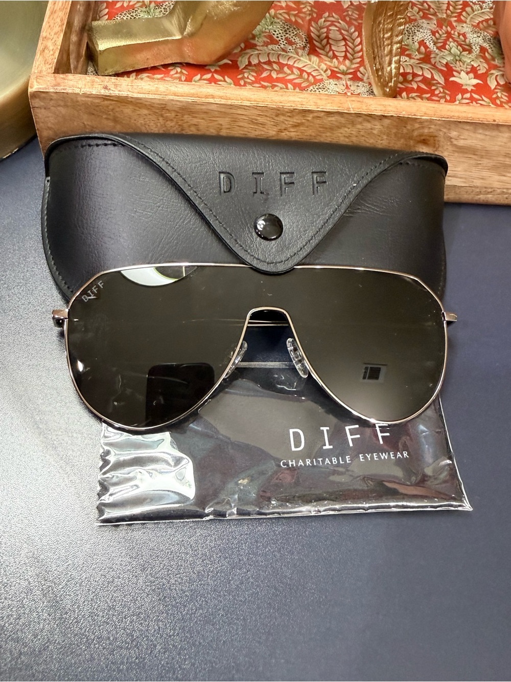 *NWT* DIFF Dash 134mm Shield Sunglasses in Gunmetal Grey